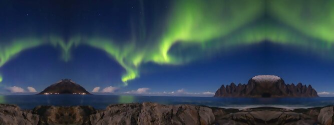 Trip Club Reisen Reisetipps - Polarlichter Norwegen Tromso - Skandinaviens eiskalte Schönheit fasziniert mit atemberaubenden Nordlichtern und geradezu außerirdisch imposanten Gebirgskulissen. Land der Mitternachtssonne am Polarkreis, ein Paradies für Wanderer, Naturfreunde, Hobbyfotografen und Instagram er/innen. Tromsø liegt unter dem sogenannten „Nordpollichtoval“, das den magnetischen Nordpol wie ein Ring oder Gürtel umschließt. Hier wird das Polarlicht auch Aurora Borealis genannt. Aufgrund der Struktur des Erdmagnetfeldes sind sie in dieser Region auch in Zeiten geringer Sonnenaktivität besonders häufig und intensiv zu beobachten.